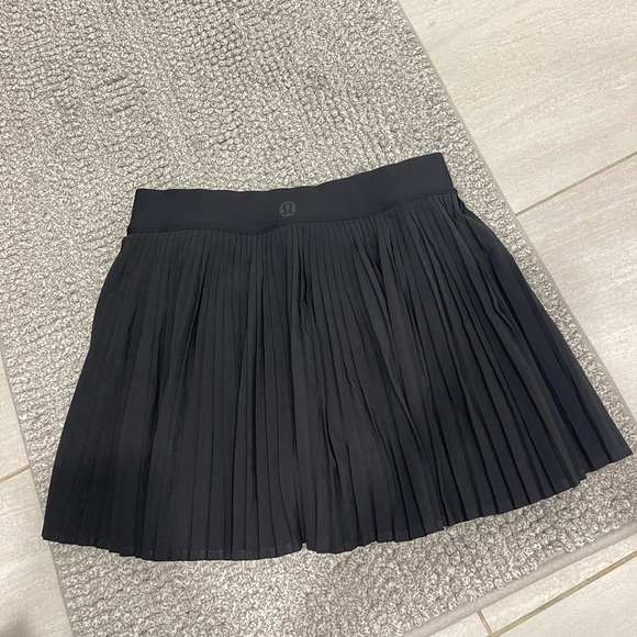 Lululemon Varsity High-Rise Pleated Tennis Skirt With Shorts Skort Black size 4 - Picture 11 of 13